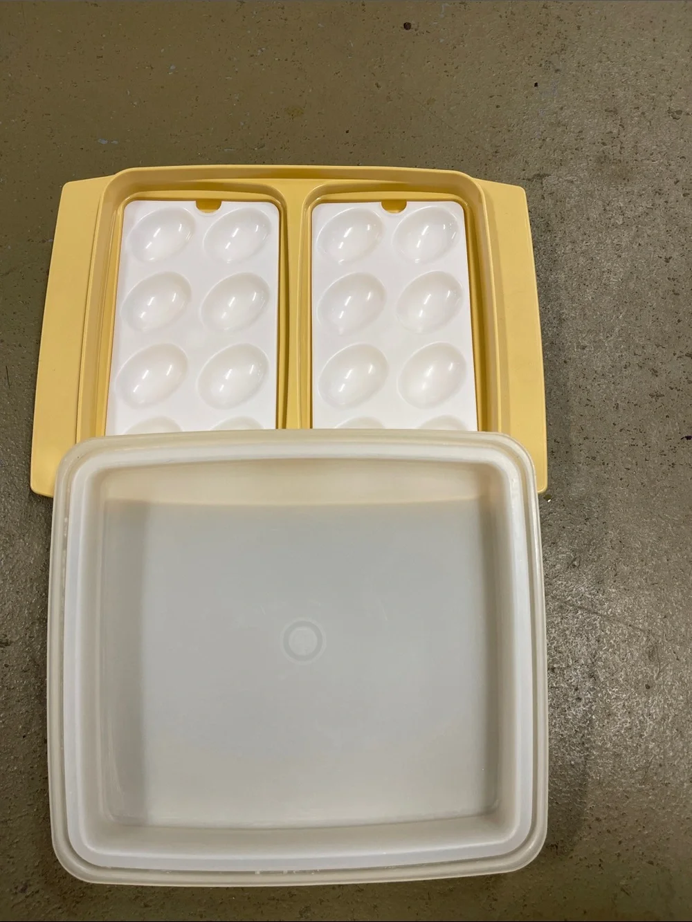 Vintage Tupperware Harvest Gold Deviled Egg Holder Carrier